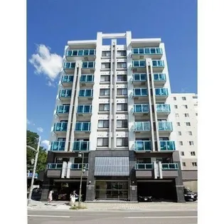 ノヴァ知事公館前の画像