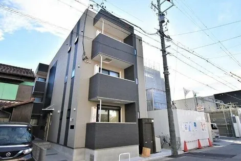 ターナ シェリムの画像