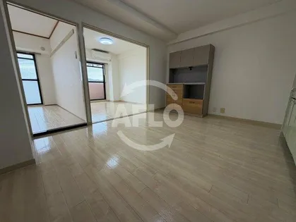 シャトー・レイクルイーズ【9階】の居間