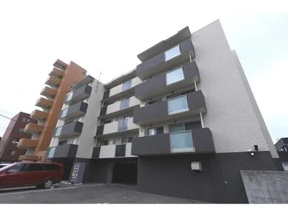 ピオネロ伏見【4階】の外観