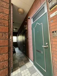 ビクトリアガーデン【1階】の玄関