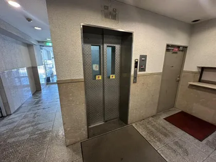 アミーグランコート三宮【911号室】の玄関