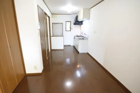 リリーオブザヴァレー【2階】の居間