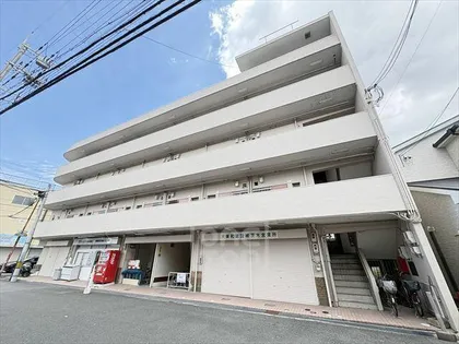 マンションナンバセブン【2階】の外観