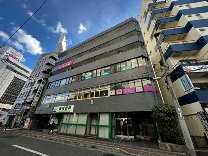 大手ビルの画像