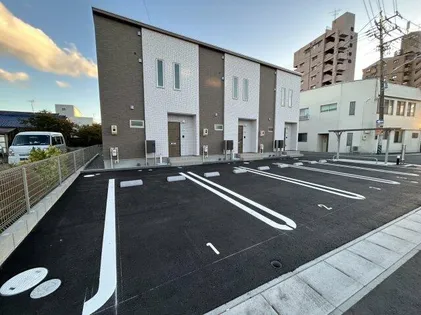 愛知県あま市七宝町秋竹三角【テラスハウス】の外観