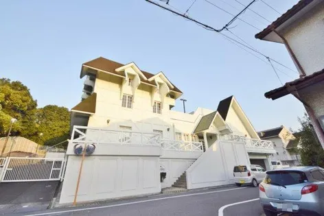 レディース・イン・セシリア【1階】の外観