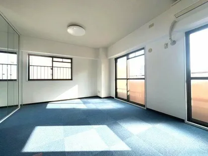 ライオンズマンション神戸元町【10階】の居間