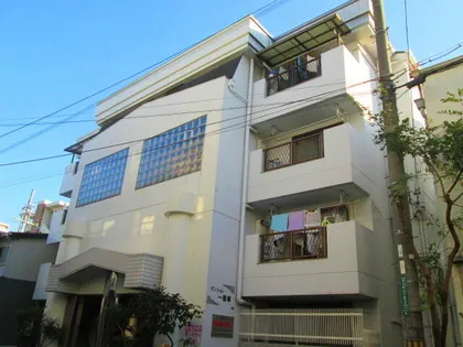 マンション一里塚【2階】の外観