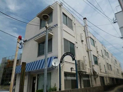 レジデンスウィズマイガレージ【3階】の外観