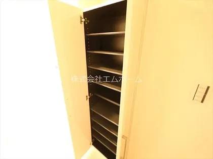 ルーチェ新守山【102号室】の玄関