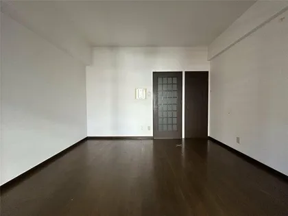 ロマネスク西公園第5【5階】の居間