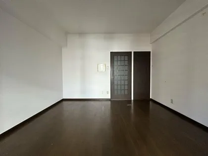 ロマネスク西公園第5【5階】の内装