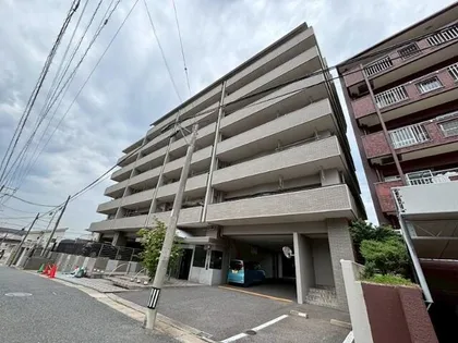 アーティックスエグゼ足原【5階】の外観