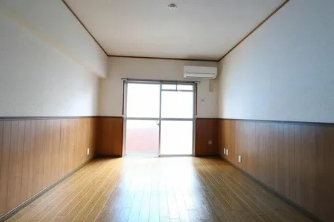 参番館【5階】の居間