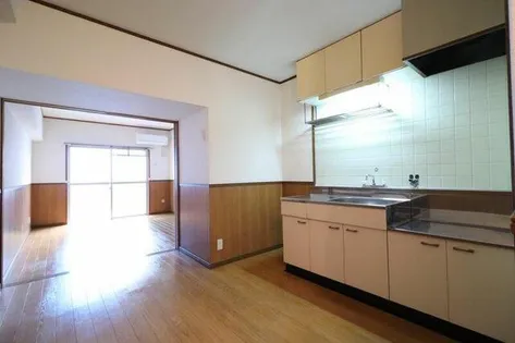 参番館【5階】の居間