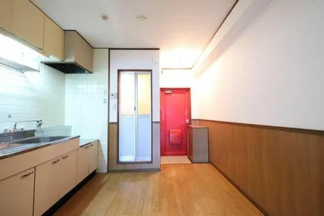 参番館【5階】の内装