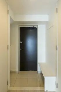 エンクレスト空港通り【8階】の玄関