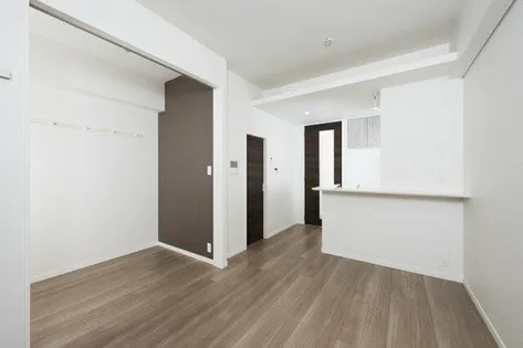 エンクレスト空港通り【801号室】の居間