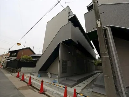 tres五女子【1階】の外観