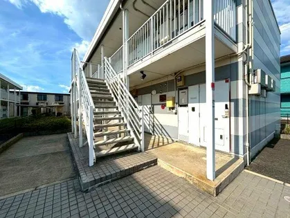 レオパレスシャルマンルミエール【1階】の玄関