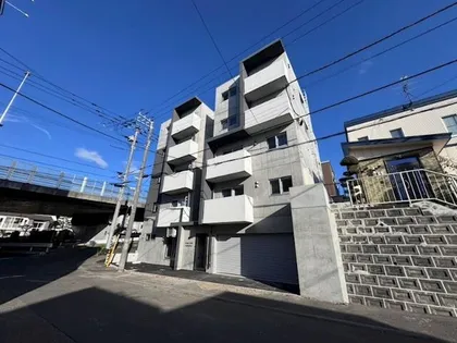 カームヒルズ西岡【5階】の外観