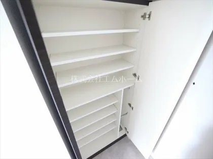 エステムコート名古屋黒川シャルマン【14階】の玄関