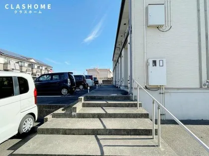 ルナセードル【102号室】の玄関