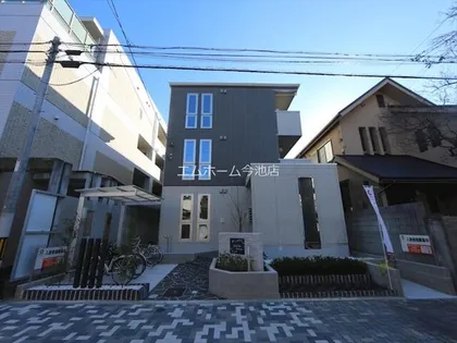 エバラン【1階】の外観