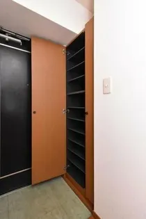 プレジオ荒江【3階】の玄関