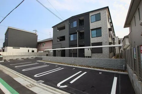 アイマコート初芝【1階】の外観