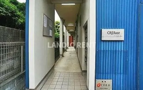 クレフラスト三宅【2階】の玄関