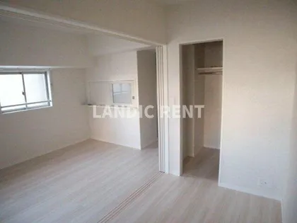 ネストピア西新Ⅱ【6階】の居間