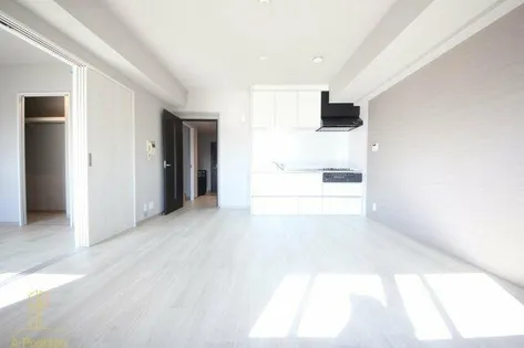 レジディア西天満【5階】の居間