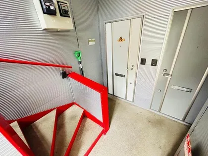 フレンドパークNANAE【101号室】の玄関