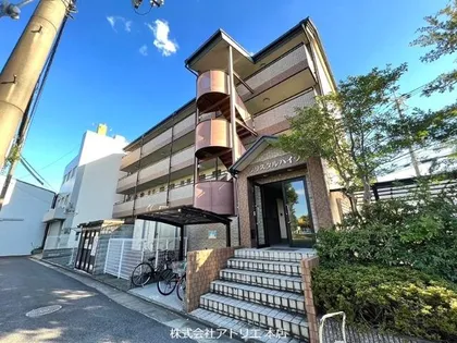 クリスタルハイツ【4階】の外観