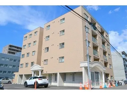 ニューロイヤル山鼻の画像