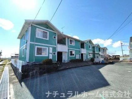 ヴィラージュルピナ C棟【2階】の外観