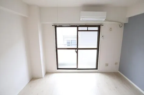 トーカン須磨神撫町キャスティール【2階】の居間