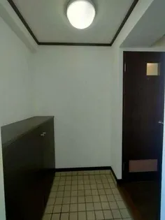 リフレイン愛宕【4階】の玄関