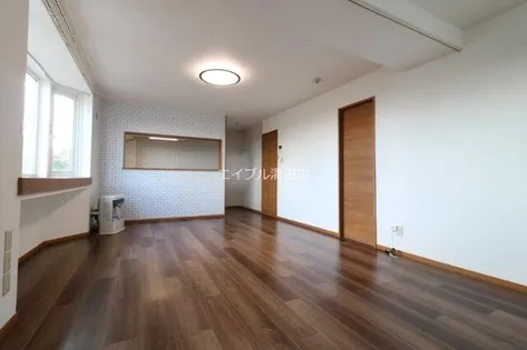 サンピア 3丁目館【302号室】の居間