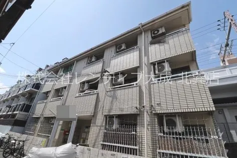 ロイヤルメゾン生野【1階】の外観