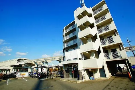 マンションクォーレ【5階】の外観