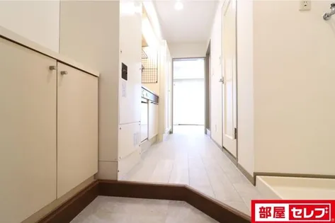 シーズンコート塩釜駅前【203号室】の玄関