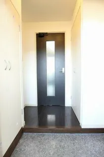 グランディ下曽根【303号室】の玄関