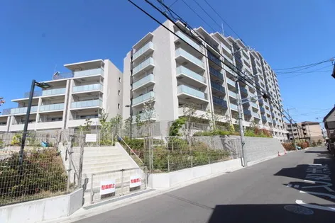 レ・ジェイド高槻古曽部【2階】の外観