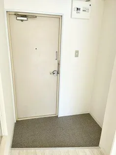 メゾン・ド・エム【4階】の玄関