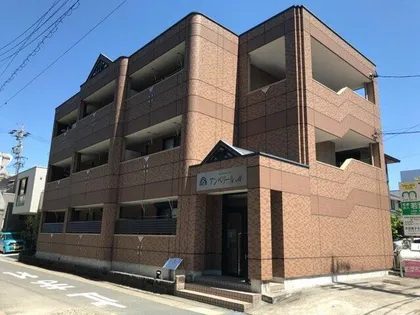 アンベリールM【3階】の外観