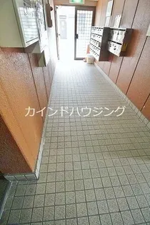 セラ天下茶屋【1階】の玄関