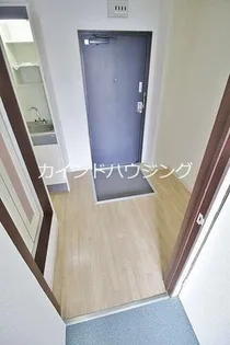 セラ天下茶屋【1階】の玄関